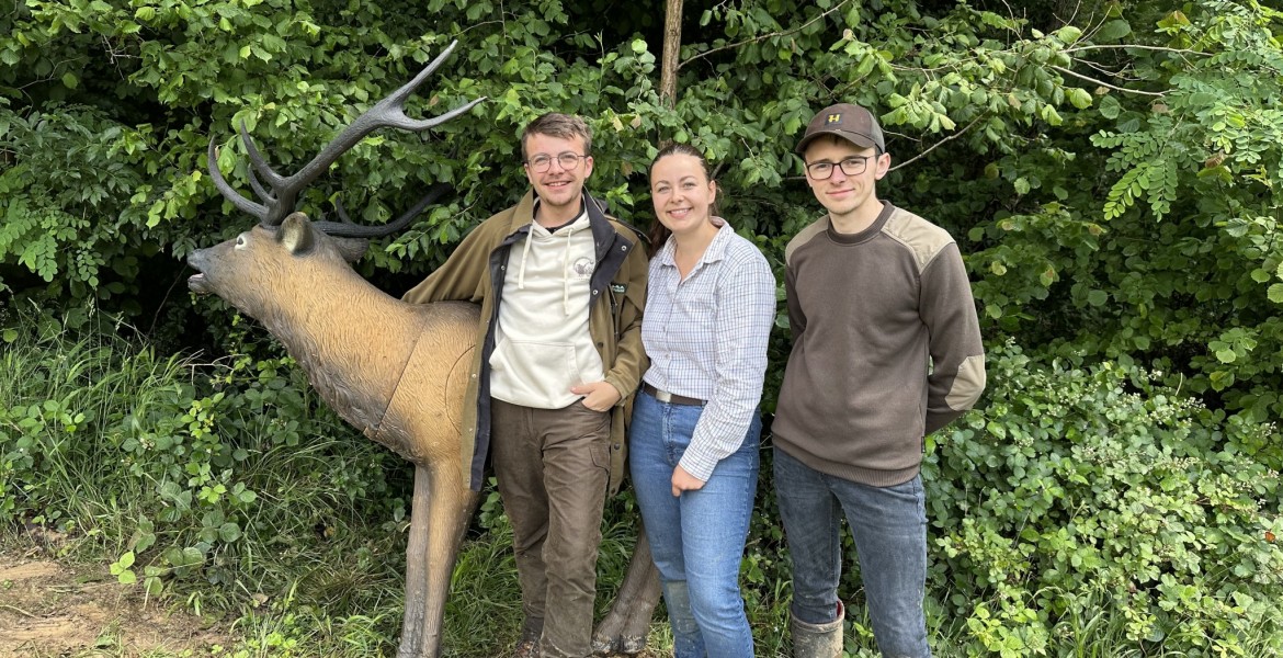 L’équipe des trois jeunes chasseurs lors du challenge 3D Grand Est.  Crédit : FDC 54
